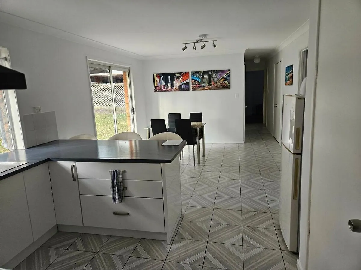 Newly Renovated & Quiet Area Villa Eagleby Vakantiehuis