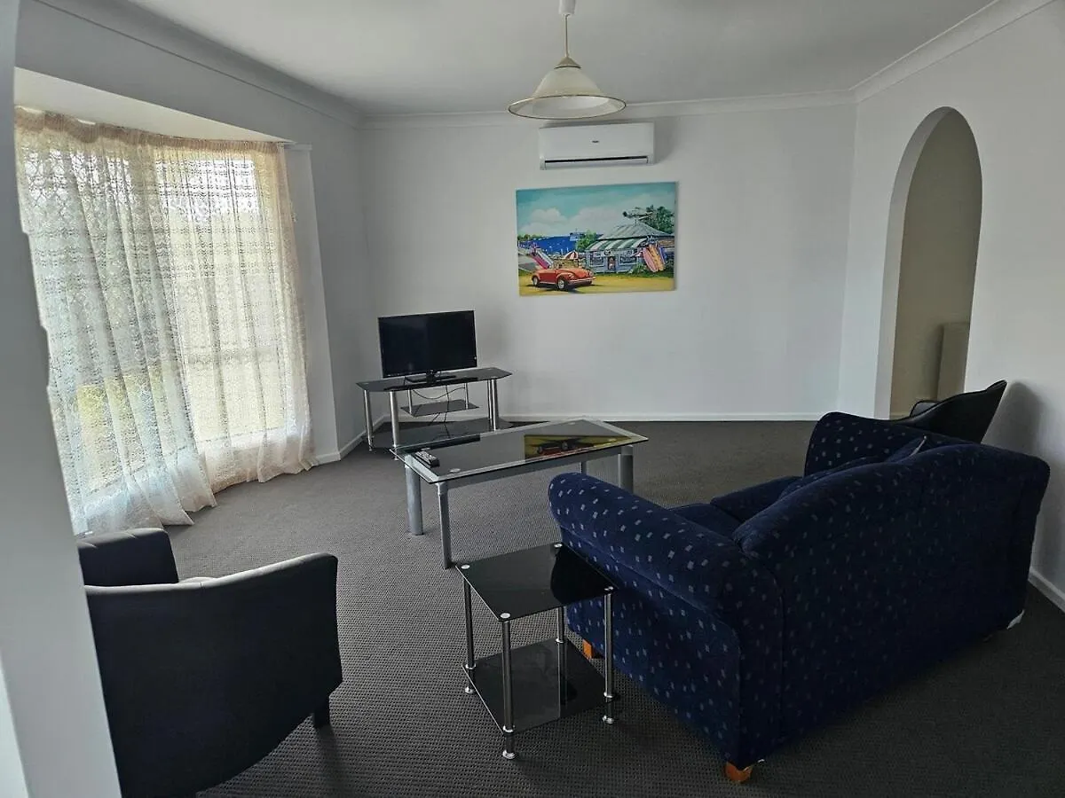 Newly Renovated & Quiet Area Villa Eagleby